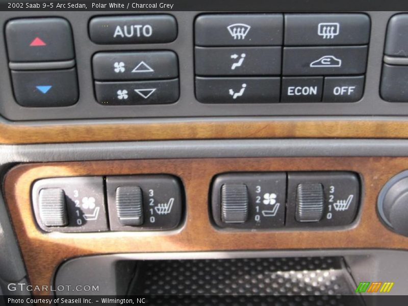 Polar White / Charcoal Grey 2002 Saab 9-5 Arc Sedan