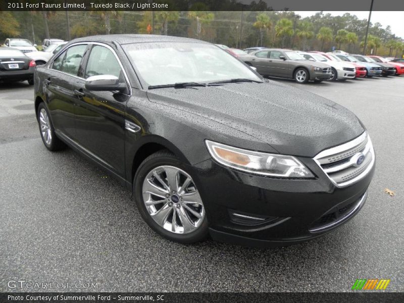 Tuxedo Black / Light Stone 2011 Ford Taurus Limited