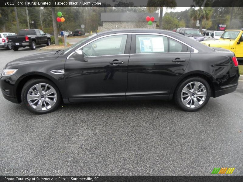 Tuxedo Black / Light Stone 2011 Ford Taurus Limited