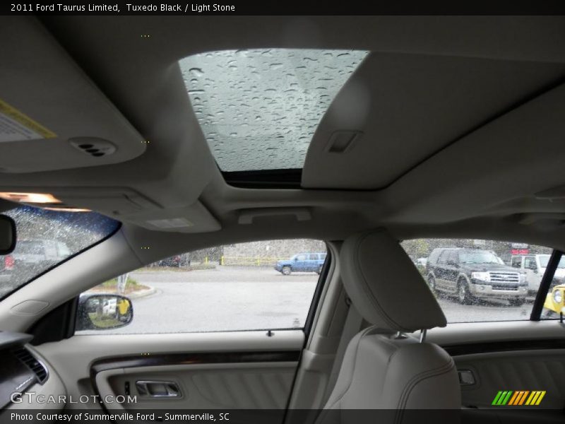 Tuxedo Black / Light Stone 2011 Ford Taurus Limited