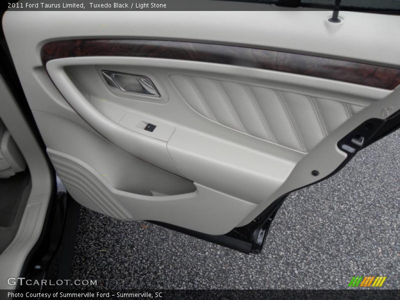 Tuxedo Black / Light Stone 2011 Ford Taurus Limited