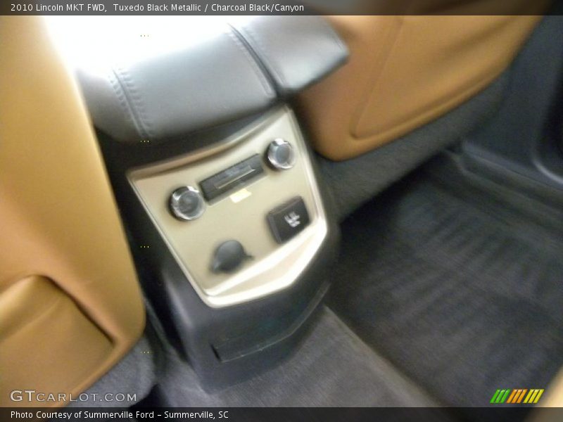 Tuxedo Black Metallic / Charcoal Black/Canyon 2010 Lincoln MKT FWD