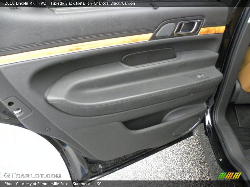Tuxedo Black Metallic / Charcoal Black/Canyon 2010 Lincoln MKT FWD