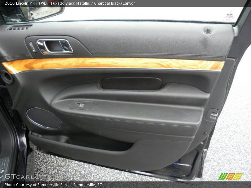 Tuxedo Black Metallic / Charcoal Black/Canyon 2010 Lincoln MKT FWD