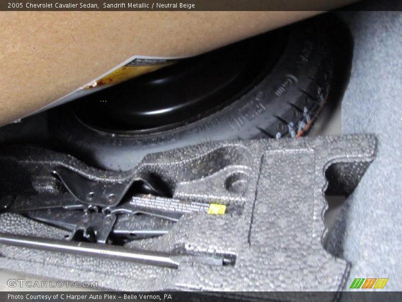 Sandrift Metallic / Neutral Beige 2005 Chevrolet Cavalier Sedan