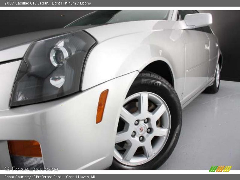 Light Platinum / Ebony 2007 Cadillac CTS Sedan