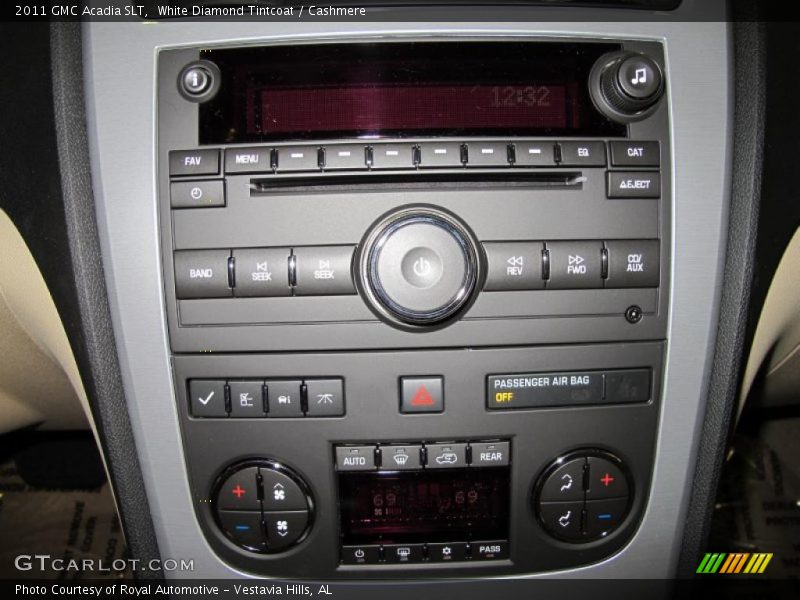 White Diamond Tintcoat / Cashmere 2011 GMC Acadia SLT