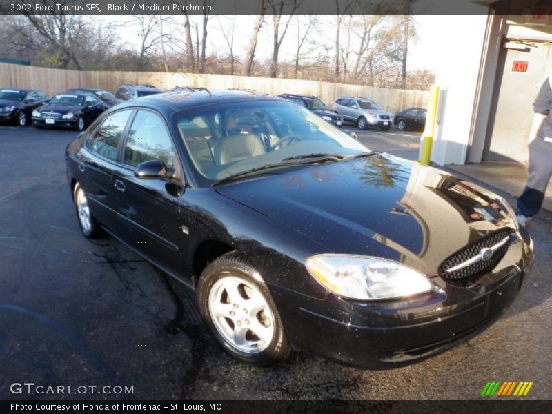 Black / Medium Parchment 2002 Ford Taurus SES
