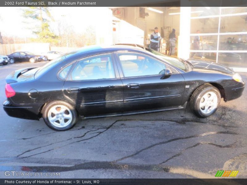 Black / Medium Parchment 2002 Ford Taurus SES