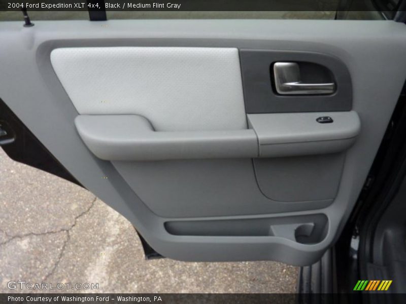 Black / Medium Flint Gray 2004 Ford Expedition XLT 4x4