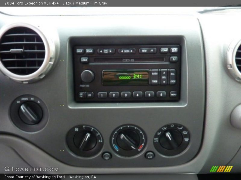 Black / Medium Flint Gray 2004 Ford Expedition XLT 4x4
