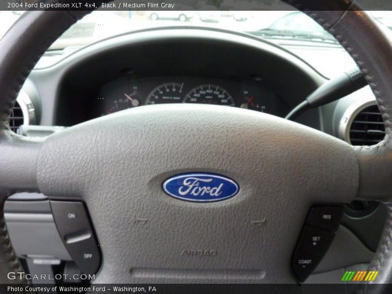 Black / Medium Flint Gray 2004 Ford Expedition XLT 4x4