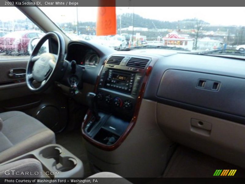 Clear White / Beige 2003 Kia Sedona EX