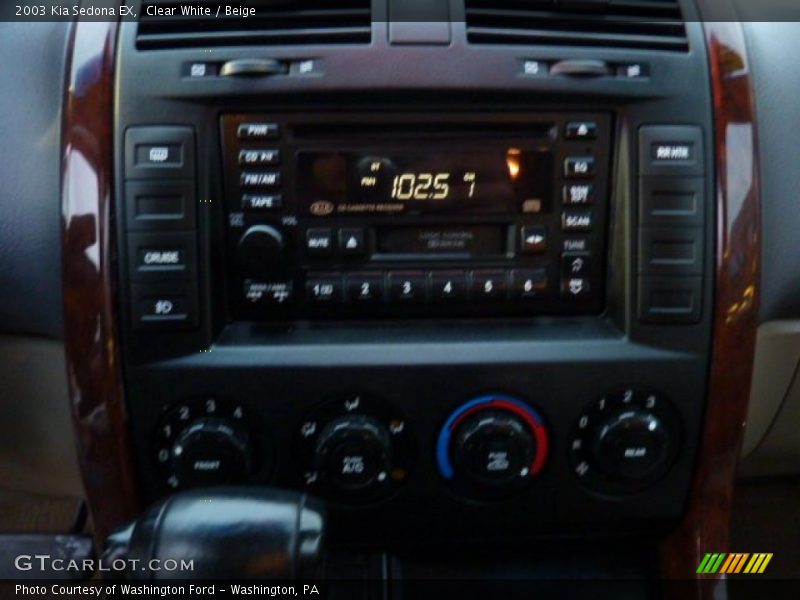 Clear White / Beige 2003 Kia Sedona EX