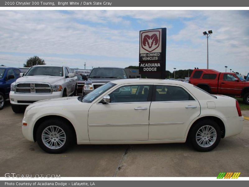 Bright White / Dark Slate Gray 2010 Chrysler 300 Touring