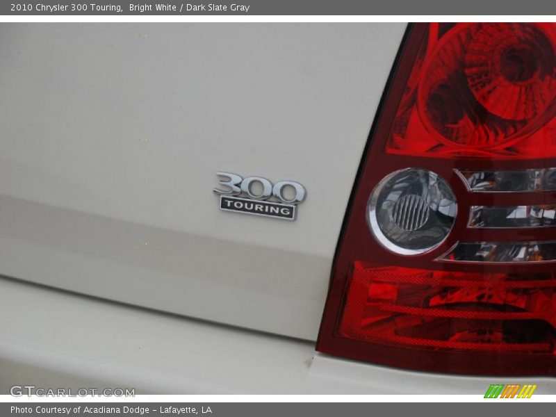 Bright White / Dark Slate Gray 2010 Chrysler 300 Touring