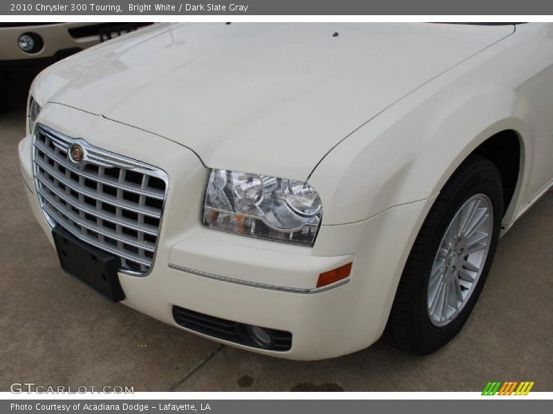 Bright White / Dark Slate Gray 2010 Chrysler 300 Touring