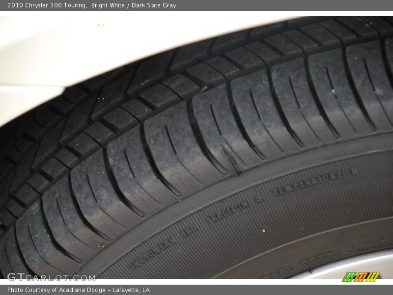 Bright White / Dark Slate Gray 2010 Chrysler 300 Touring