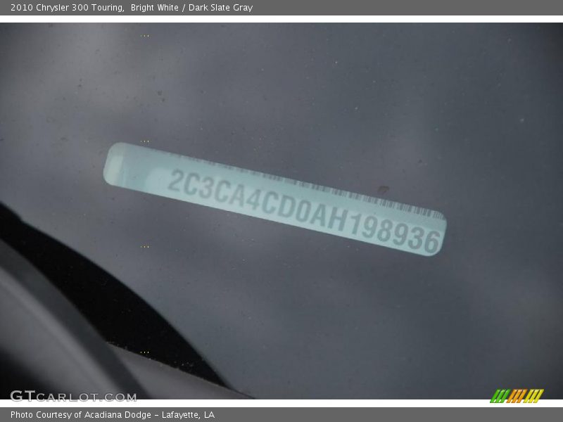 Bright White / Dark Slate Gray 2010 Chrysler 300 Touring