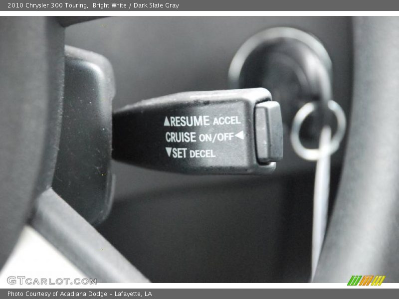 Bright White / Dark Slate Gray 2010 Chrysler 300 Touring