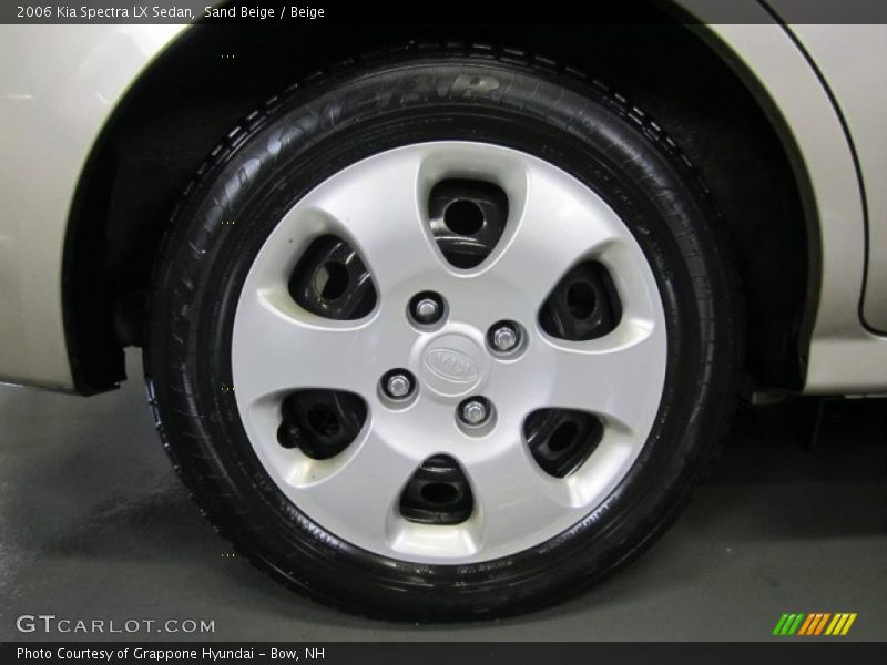Sand Beige / Beige 2006 Kia Spectra LX Sedan
