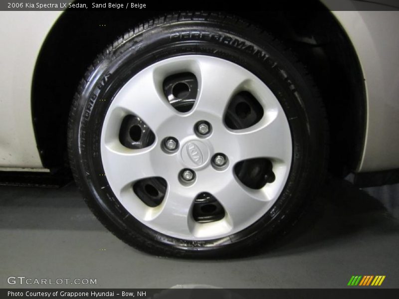 Sand Beige / Beige 2006 Kia Spectra LX Sedan