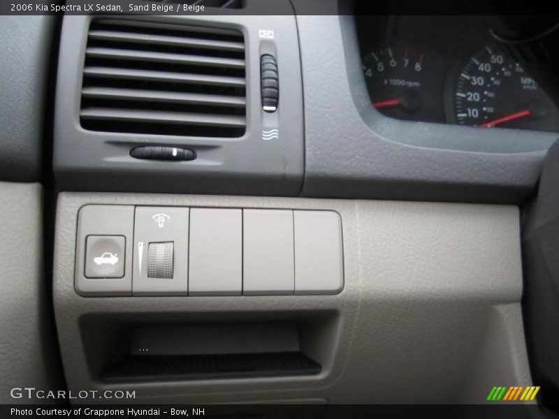 Sand Beige / Beige 2006 Kia Spectra LX Sedan