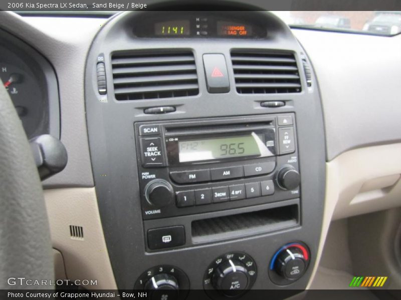 Sand Beige / Beige 2006 Kia Spectra LX Sedan