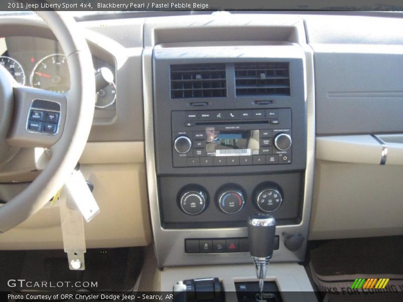 Blackberry Pearl / Pastel Pebble Beige 2011 Jeep Liberty Sport 4x4