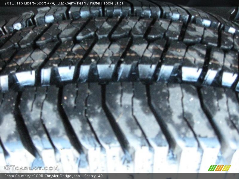 Blackberry Pearl / Pastel Pebble Beige 2011 Jeep Liberty Sport 4x4