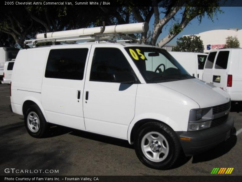 Front 3/4 View of 2005 Astro Commercial Van