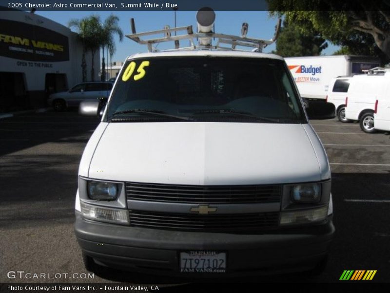 Summit White / Blue 2005 Chevrolet Astro Commercial Van