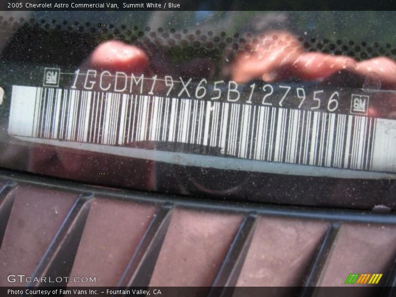 Summit White / Blue 2005 Chevrolet Astro Commercial Van