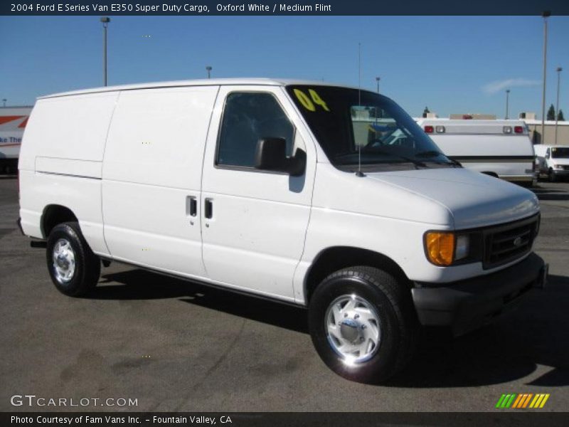 Front 3/4 View of 2004 E Series Van E350 Super Duty Cargo
