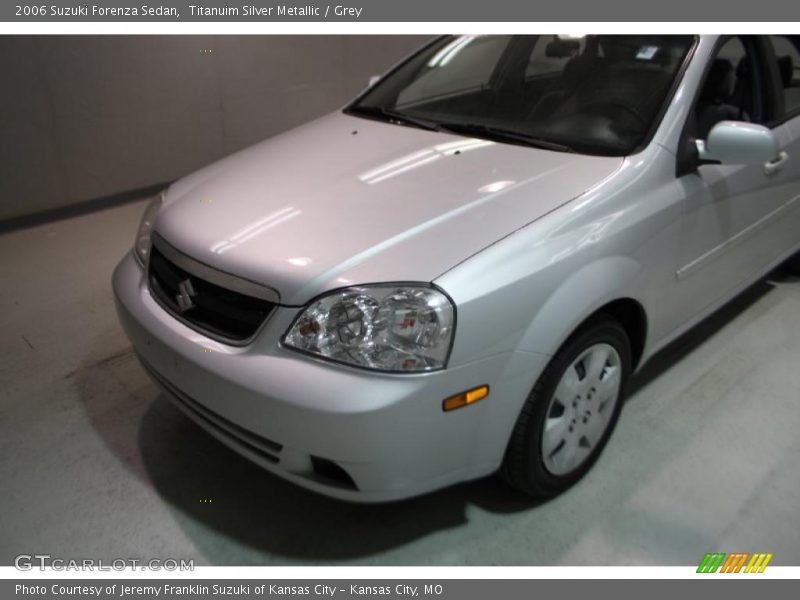 Titanuim Silver Metallic / Grey 2006 Suzuki Forenza Sedan