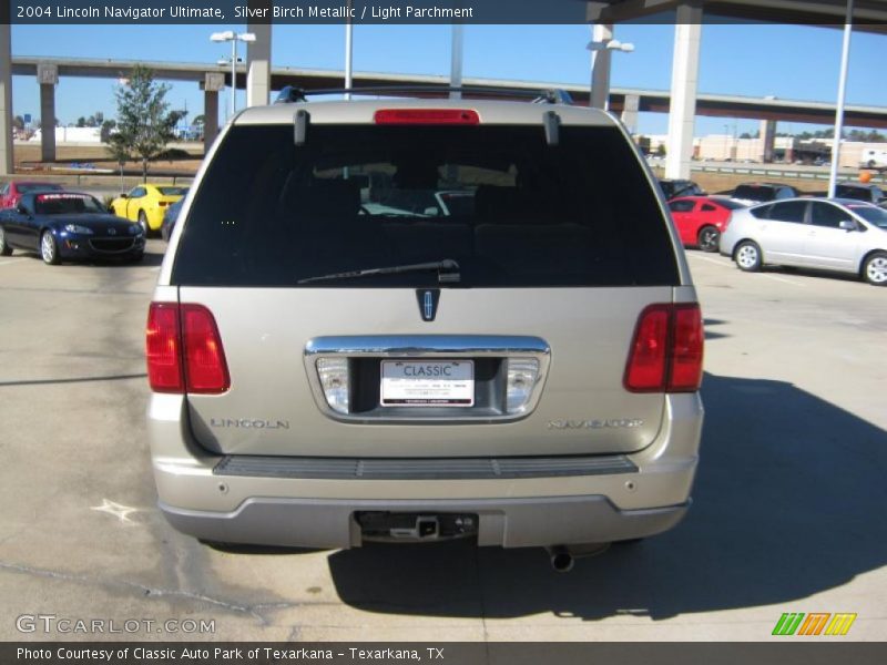 Silver Birch Metallic / Light Parchment 2004 Lincoln Navigator Ultimate