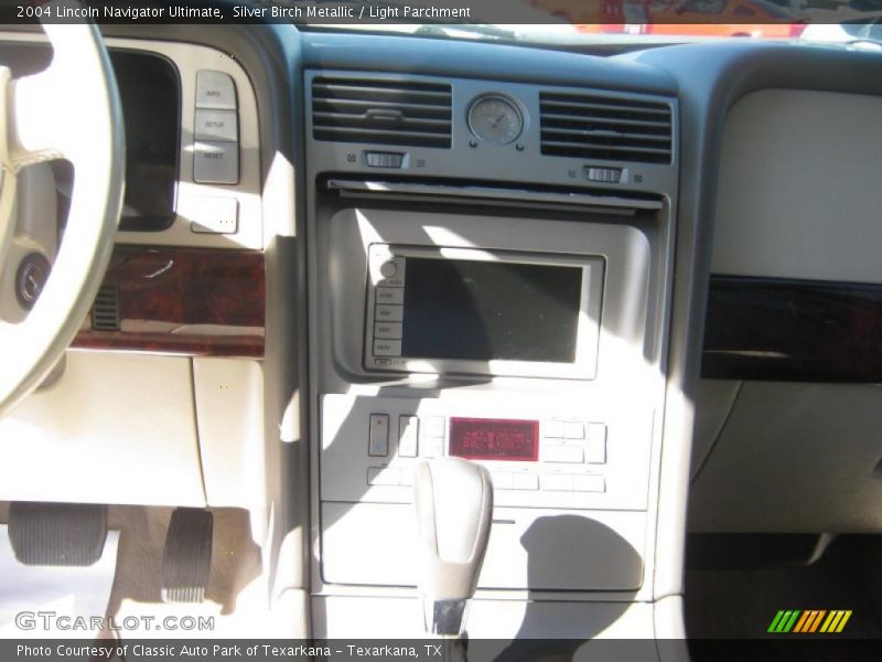 Silver Birch Metallic / Light Parchment 2004 Lincoln Navigator Ultimate