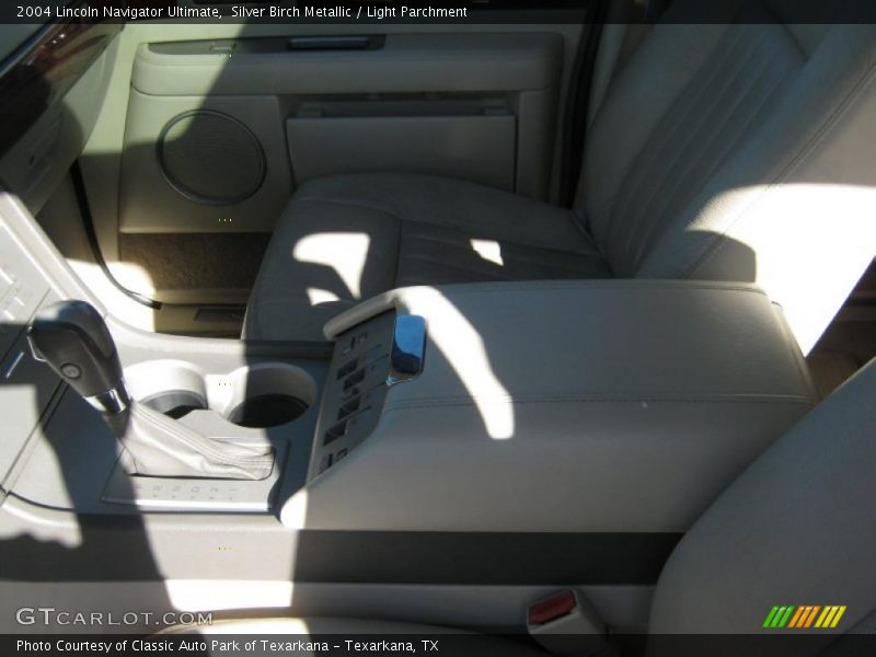 Silver Birch Metallic / Light Parchment 2004 Lincoln Navigator Ultimate