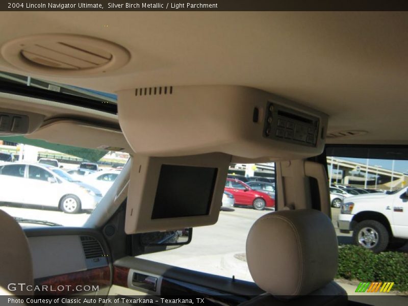 Silver Birch Metallic / Light Parchment 2004 Lincoln Navigator Ultimate
