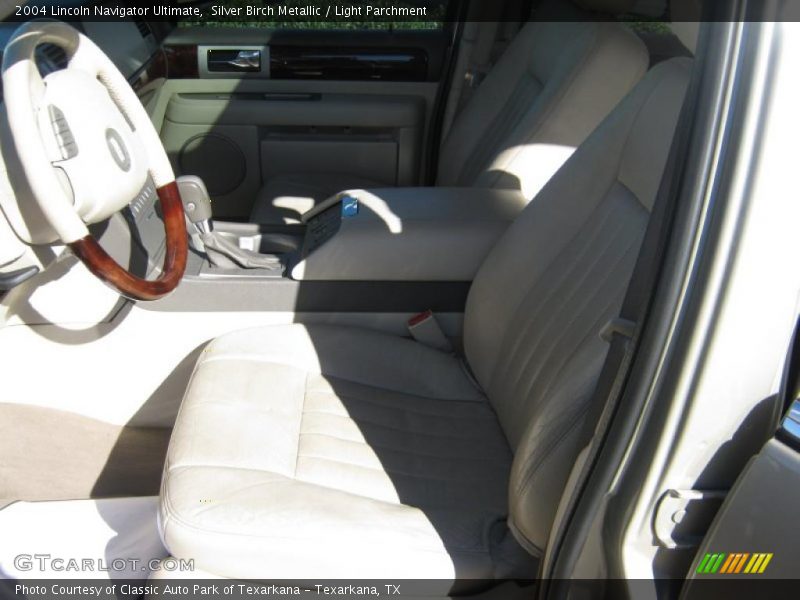 Silver Birch Metallic / Light Parchment 2004 Lincoln Navigator Ultimate