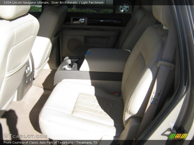 Silver Birch Metallic / Light Parchment 2004 Lincoln Navigator Ultimate