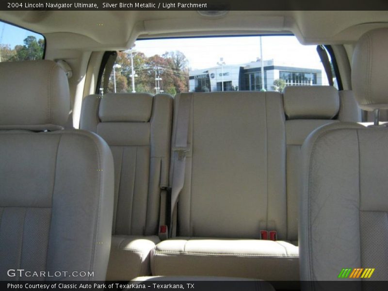 Silver Birch Metallic / Light Parchment 2004 Lincoln Navigator Ultimate