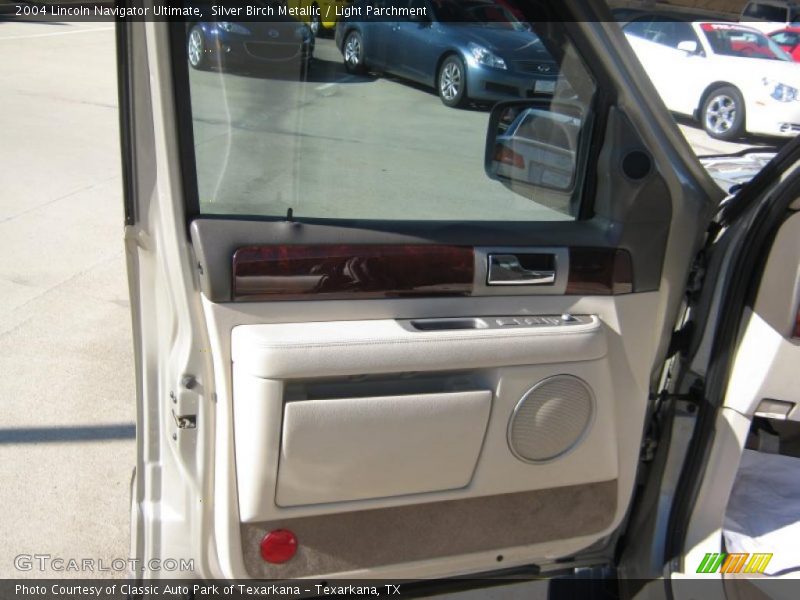 Silver Birch Metallic / Light Parchment 2004 Lincoln Navigator Ultimate