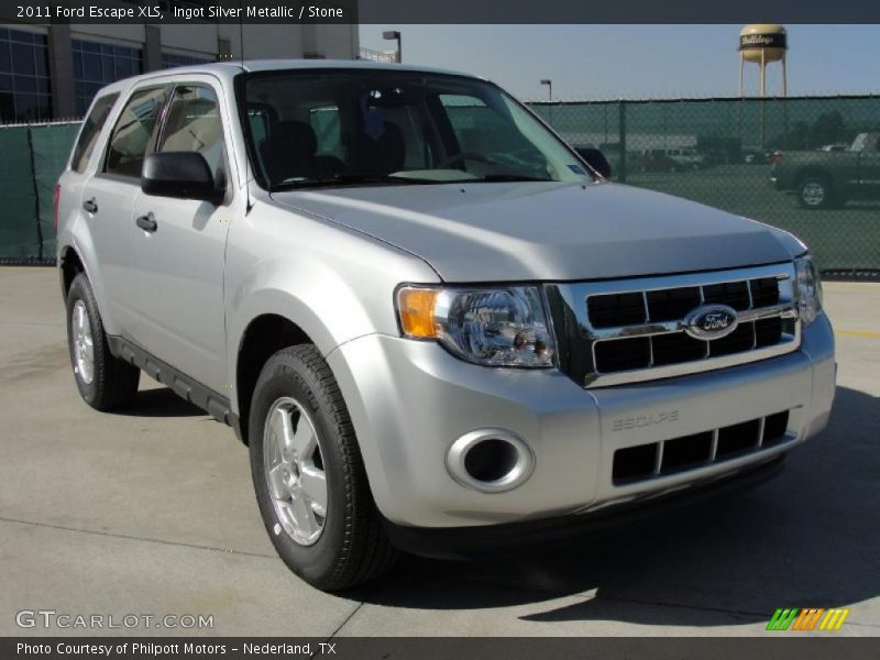 Front 3/4 View of 2011 Escape XLS