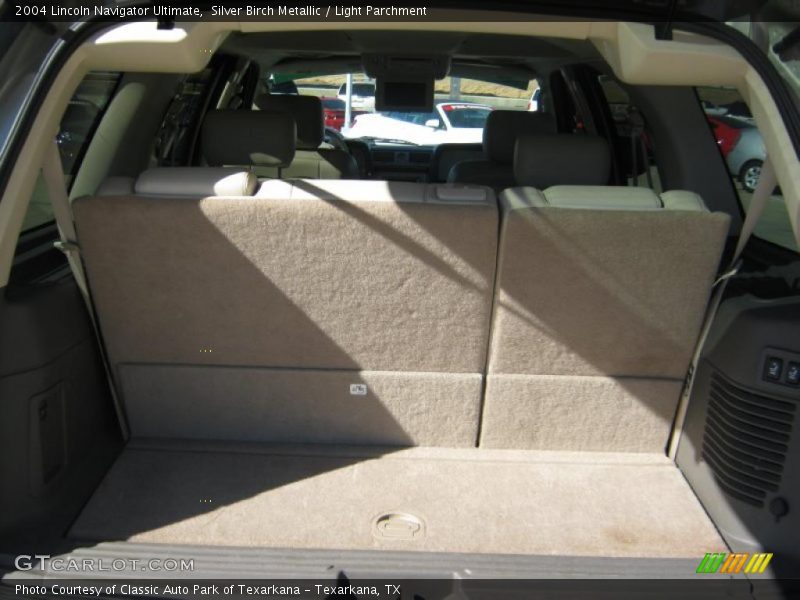Silver Birch Metallic / Light Parchment 2004 Lincoln Navigator Ultimate