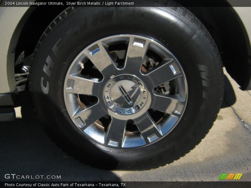 Silver Birch Metallic / Light Parchment 2004 Lincoln Navigator Ultimate