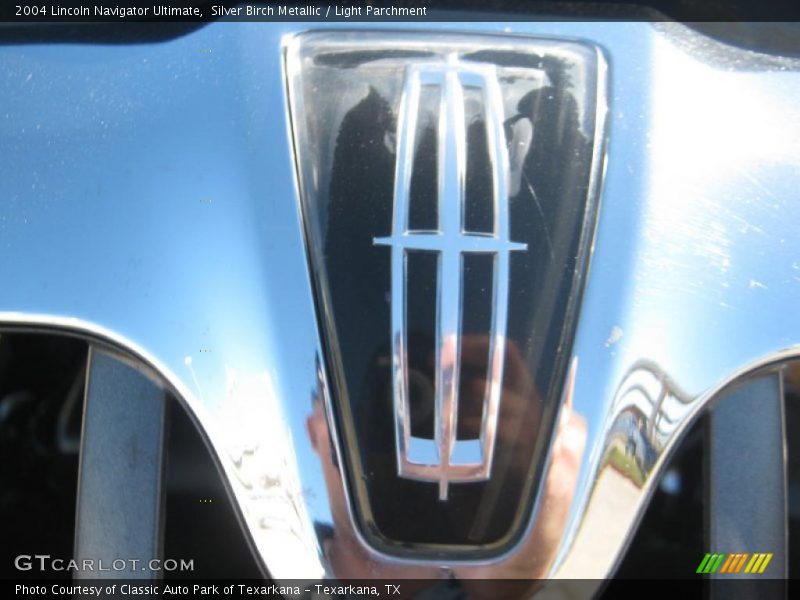 Silver Birch Metallic / Light Parchment 2004 Lincoln Navigator Ultimate