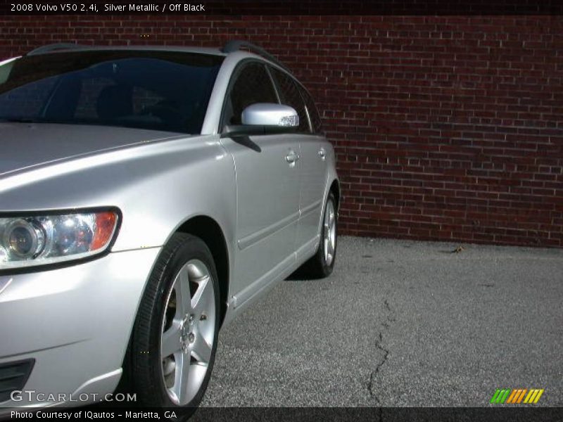 Silver Metallic / Off Black 2008 Volvo V50 2.4i