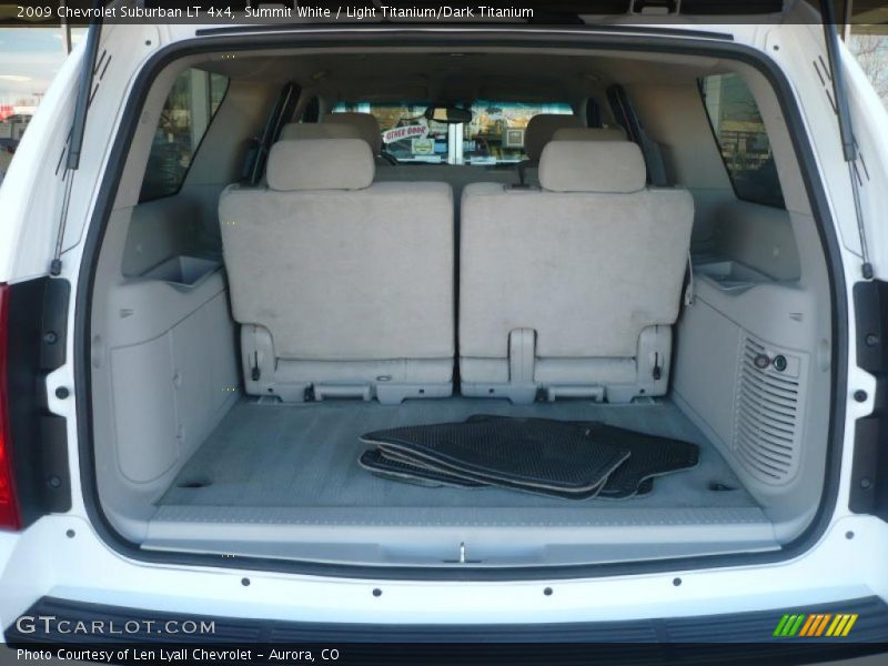 Summit White / Light Titanium/Dark Titanium 2009 Chevrolet Suburban LT 4x4