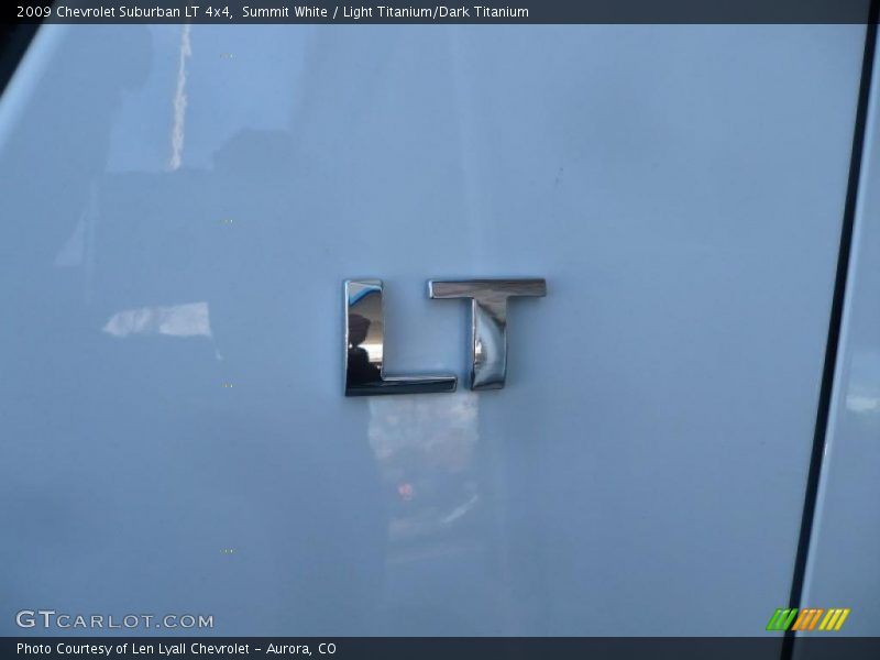 Summit White / Light Titanium/Dark Titanium 2009 Chevrolet Suburban LT 4x4